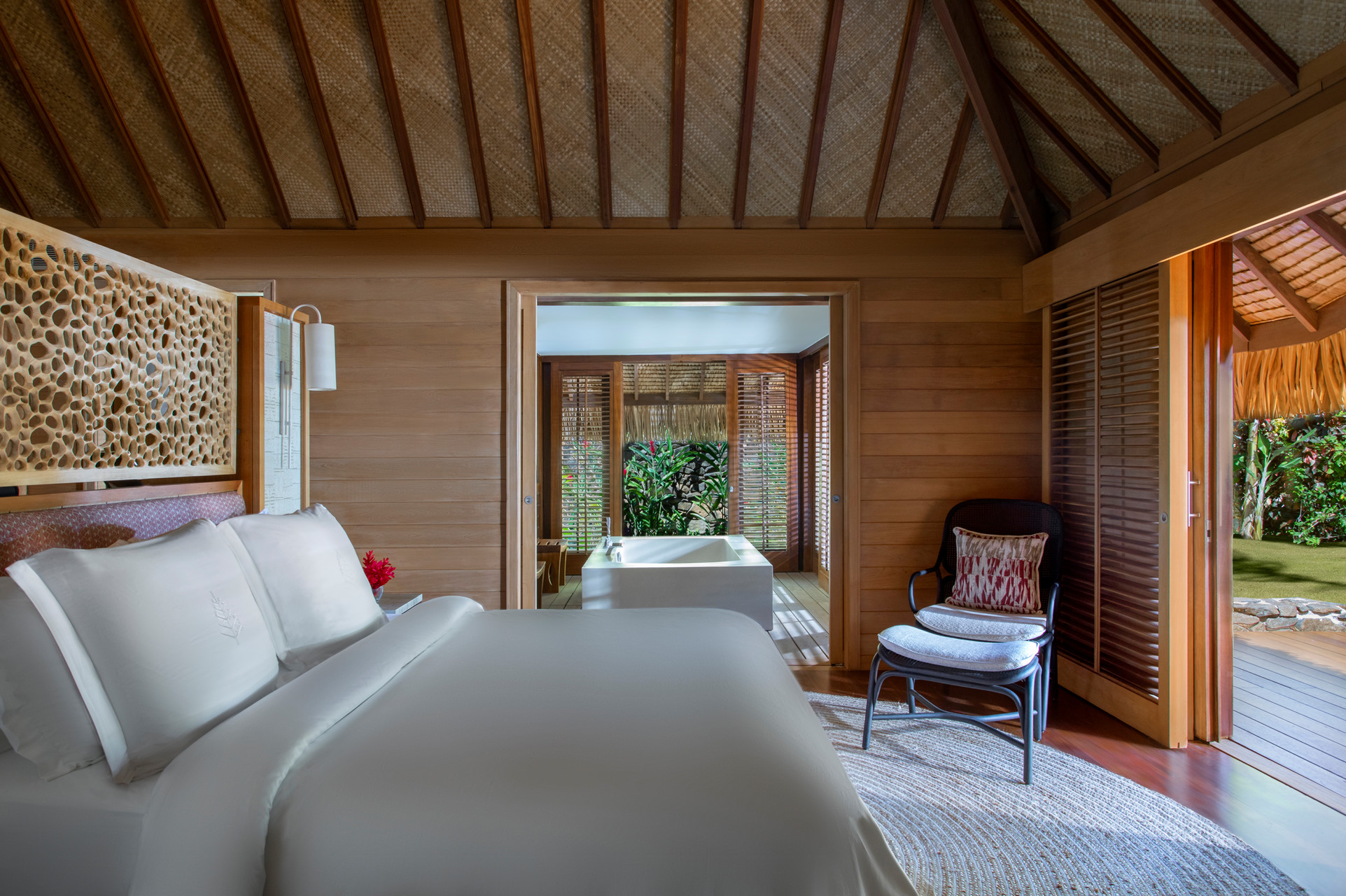 Beachfront Villa Estate Primary Bedroom - Photos